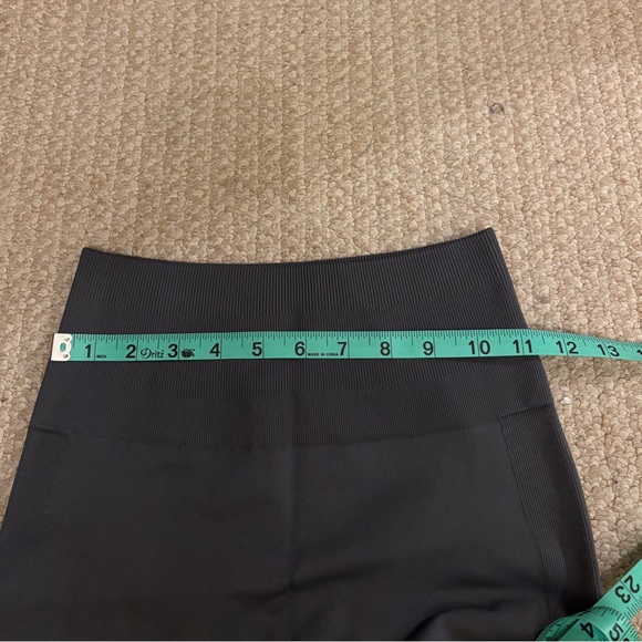 Lululemon Charcoal Grey Leggings - Picture 6 of 7